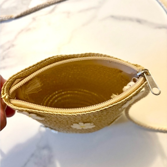 Kids Woven Crossbody Bag with Daisy Accents - straw purse - Picture 4 of 6